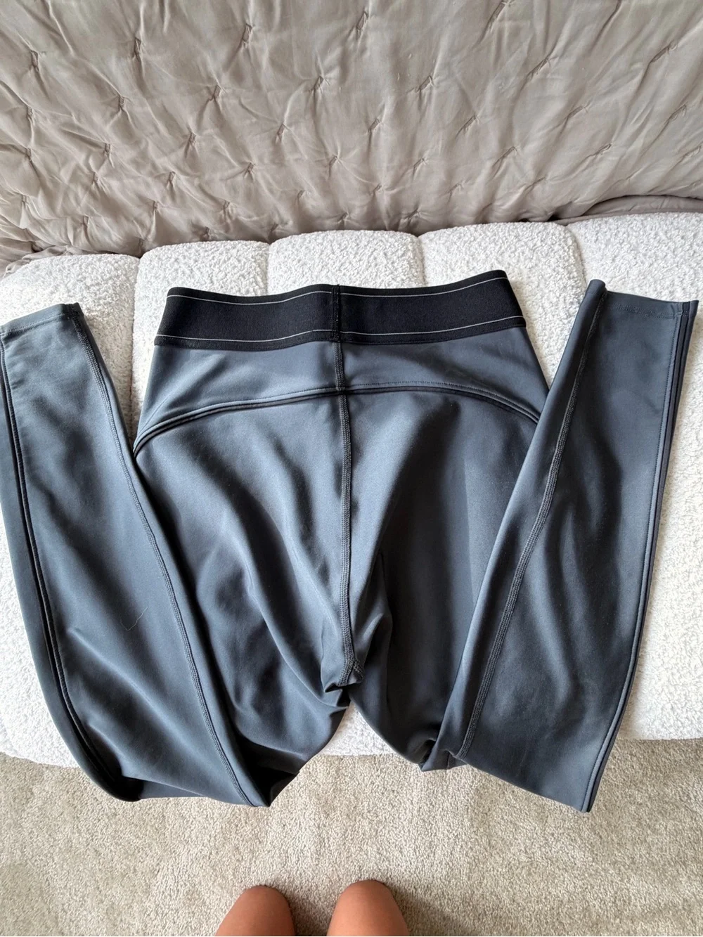 SET ALO Yoga Charcoal Gray Seamless Sports Bra & Leggings Set